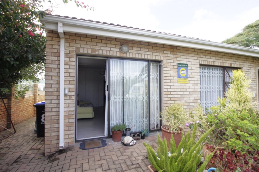 4 Bedroom Property for Sale in Wavecrest Eastern Cape